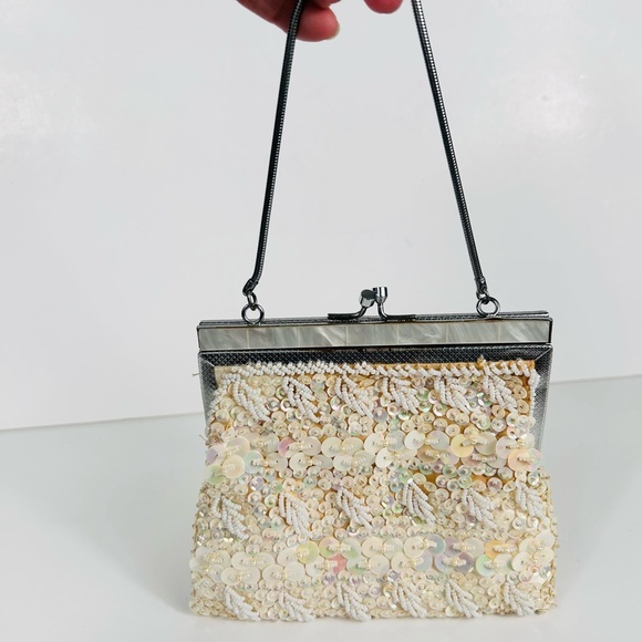 Vintage sequin beaded cream small purse, silver chain handle, iridescent Elegant - Picture 2 of 8